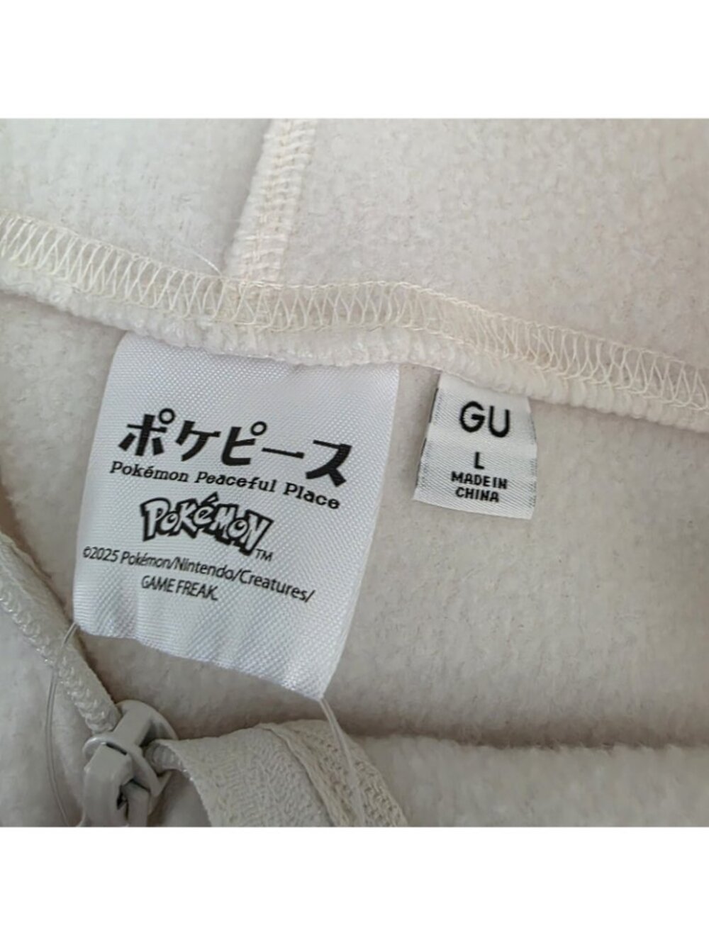 GU x Pokémon Peaceful Place Fleece Jacket Off White L NWT Japan Exclusive - Picture 7 of 7